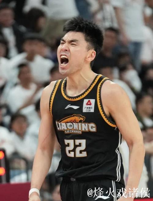 李晓旭迎来CBA生涯700场里程碑 身前只剩周鹏 李晓旭迎来CBA生涯700场里程碑 身前只剩周鹏