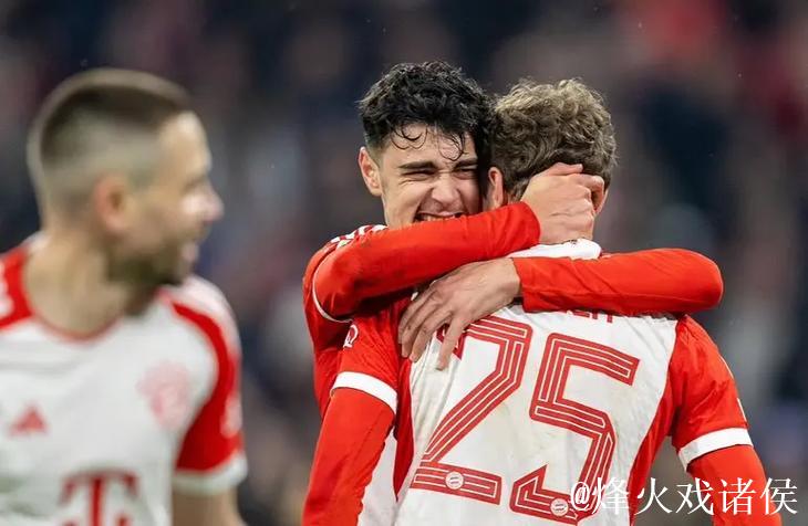 穆勒社媒晒与弟弟合影：圣诞快乐